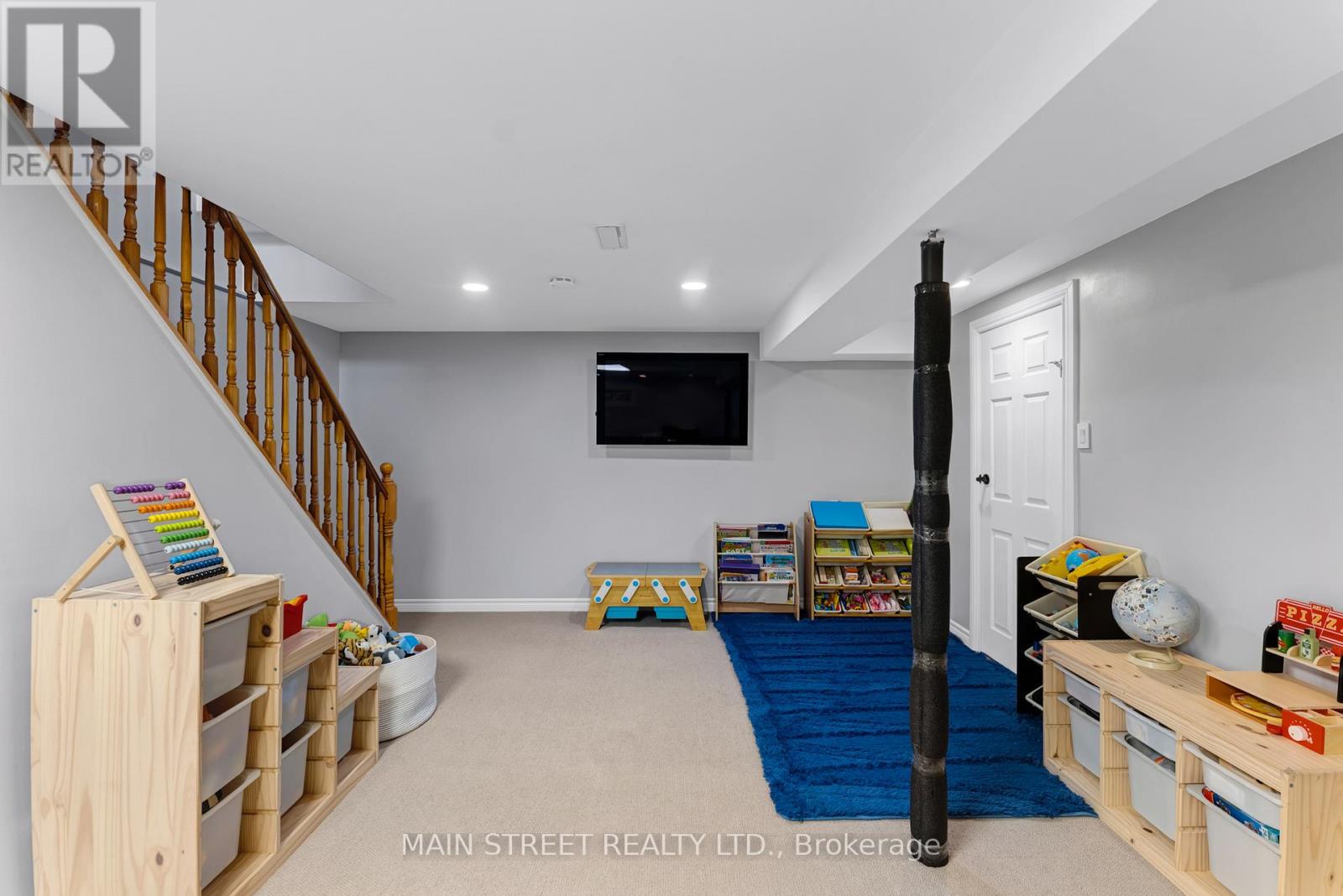 203 COLBORNE STREET - 35