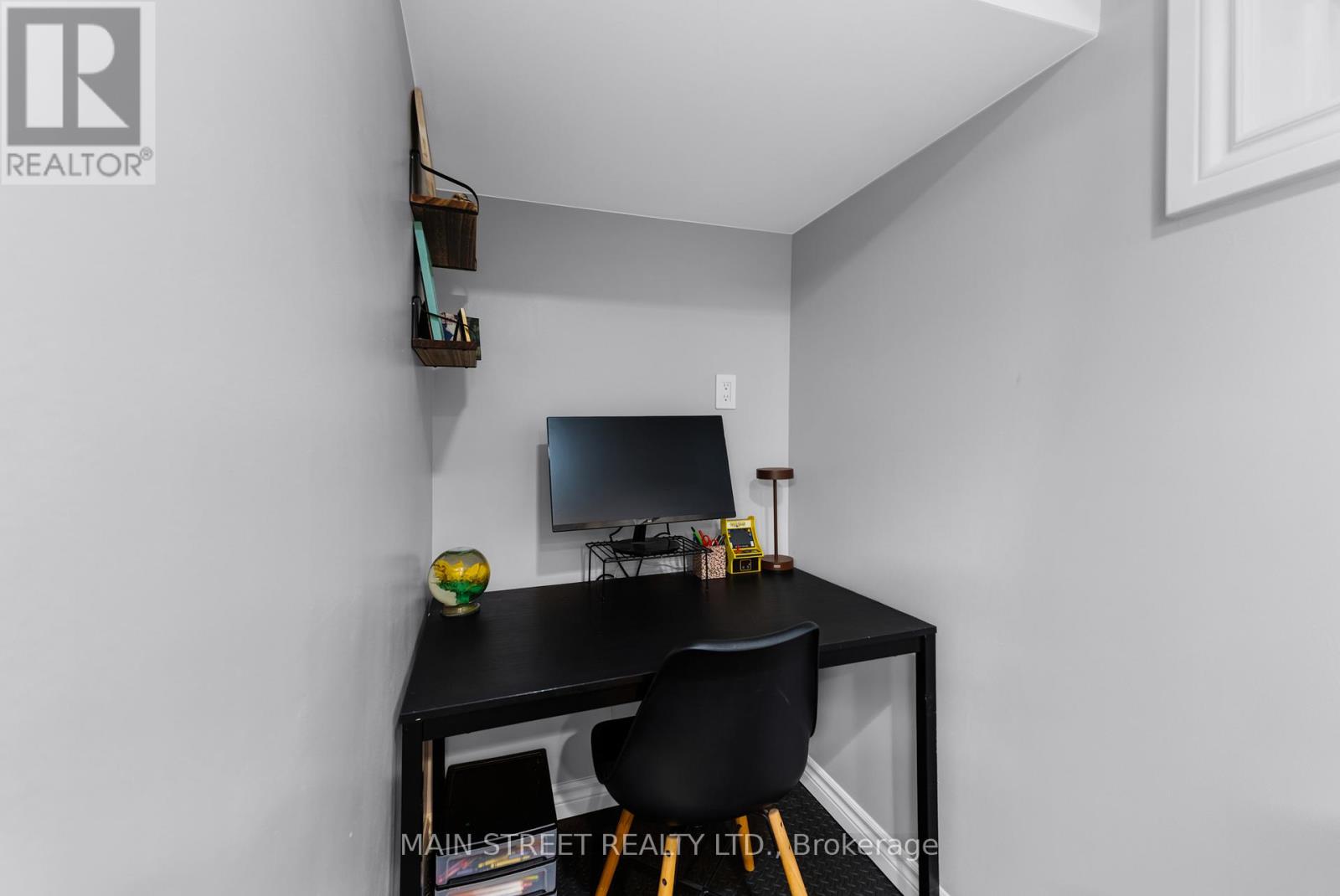 203 COLBORNE STREET - 37
