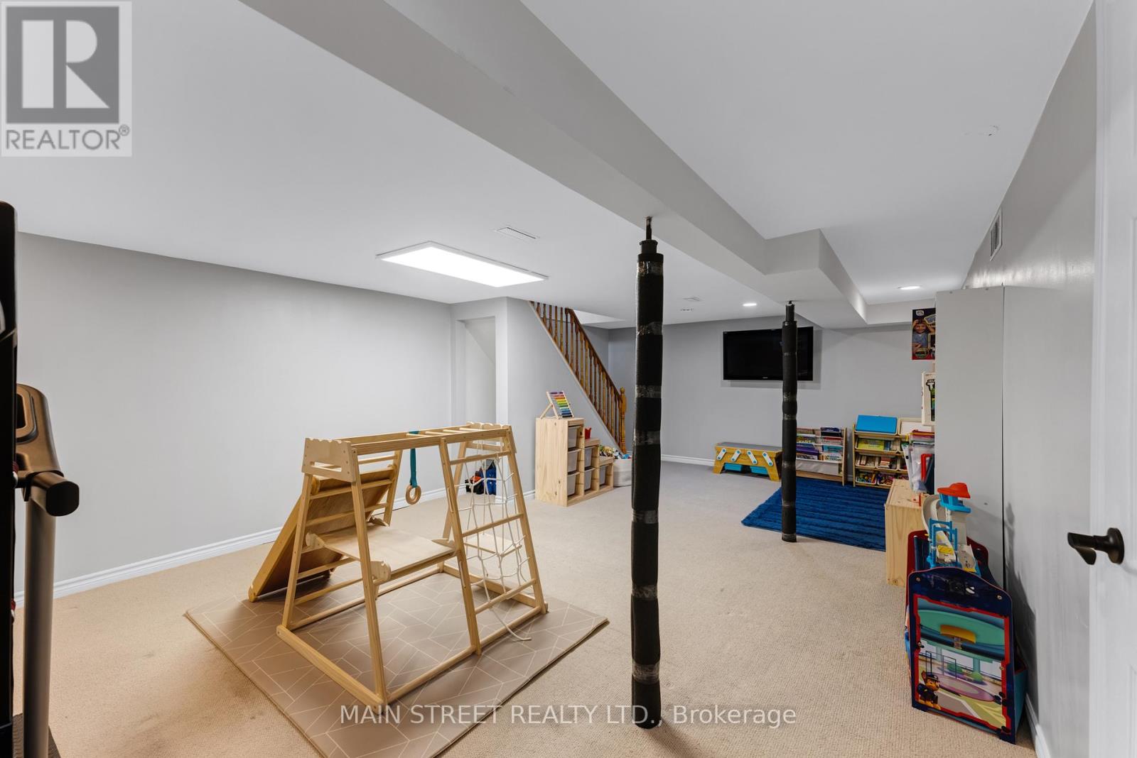 203 COLBORNE STREET - 38