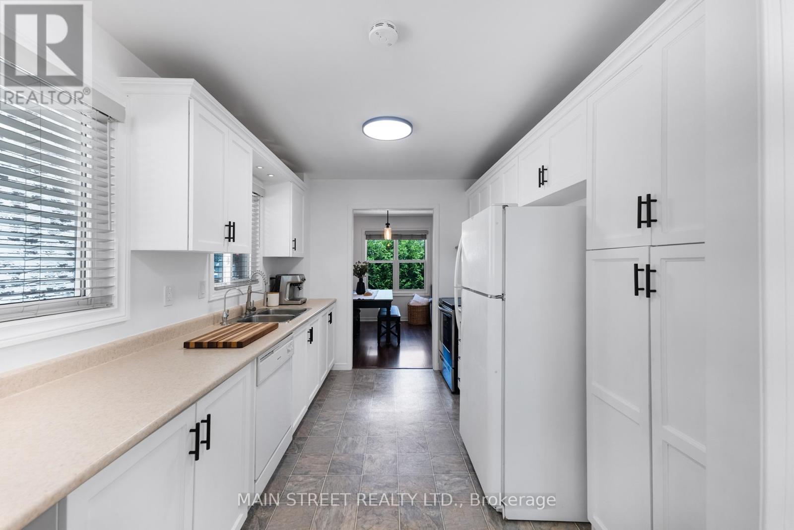 203 COLBORNE STREET - 6