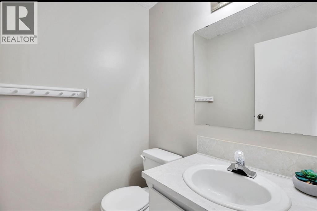 Bathtoom Upstairs