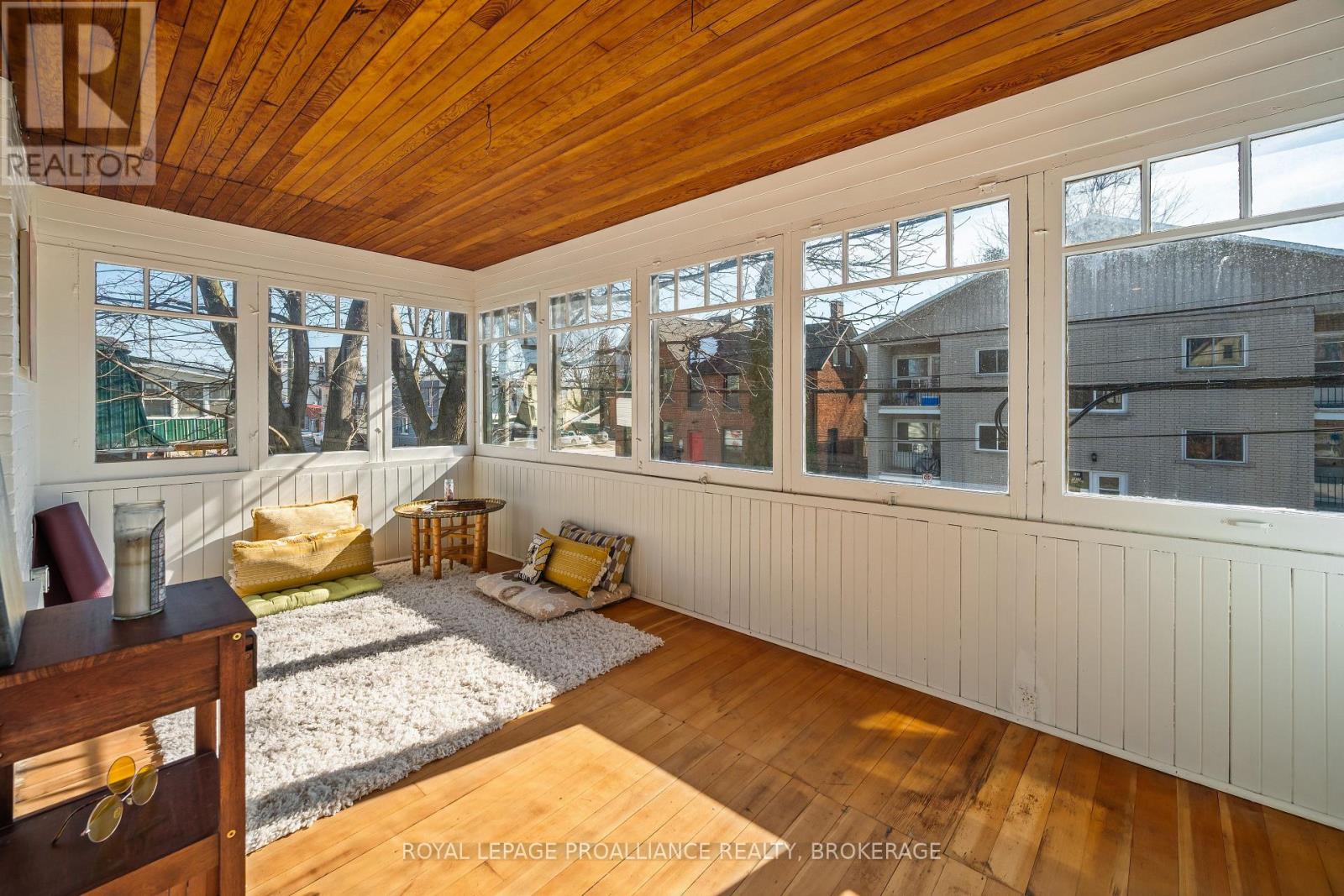 145 CHARLES STREET N - 16