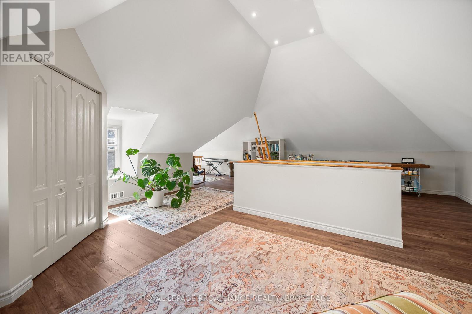 145 CHARLES STREET N - 25