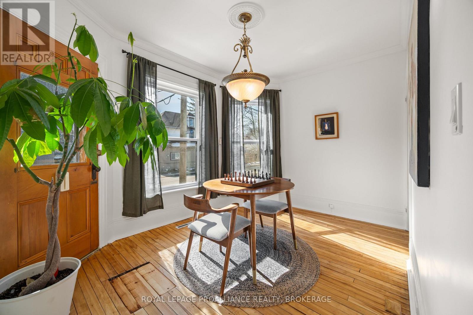 145 CHARLES STREET N - 39