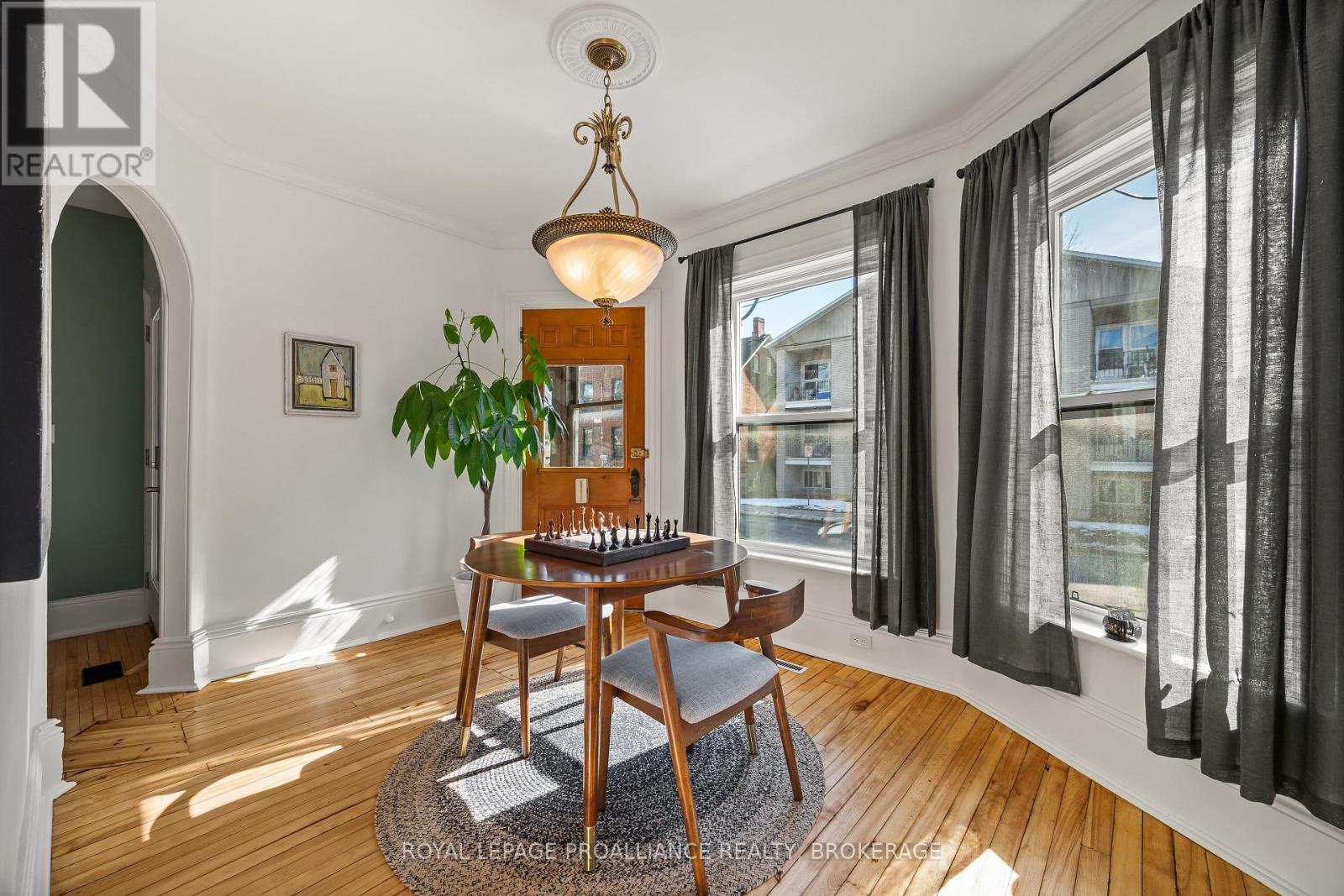 145 CHARLES STREET N - 40