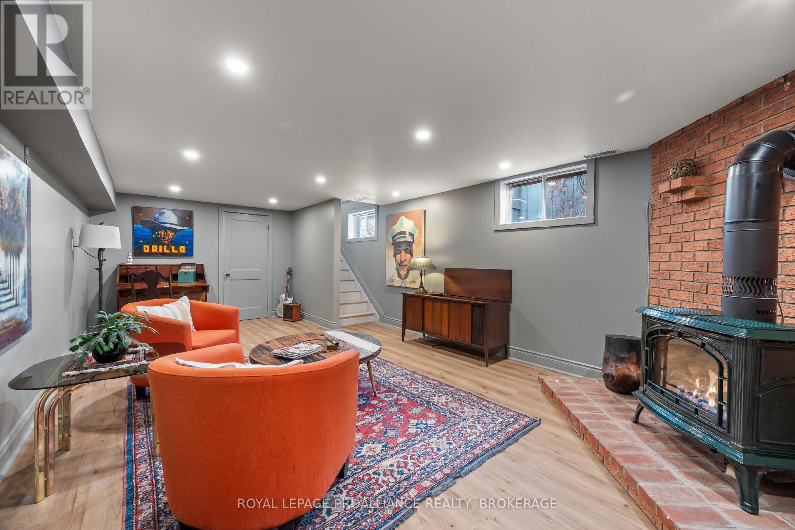145 CHARLES STREET N - 8