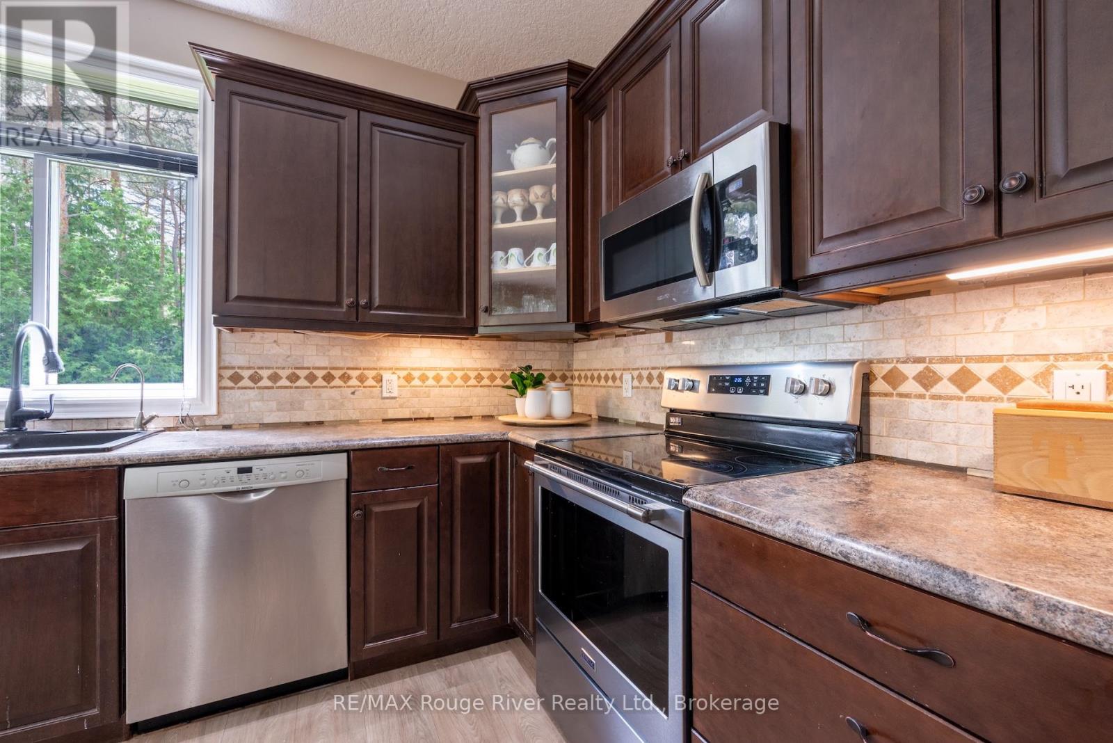 149 PINE TREE LANE - 17
