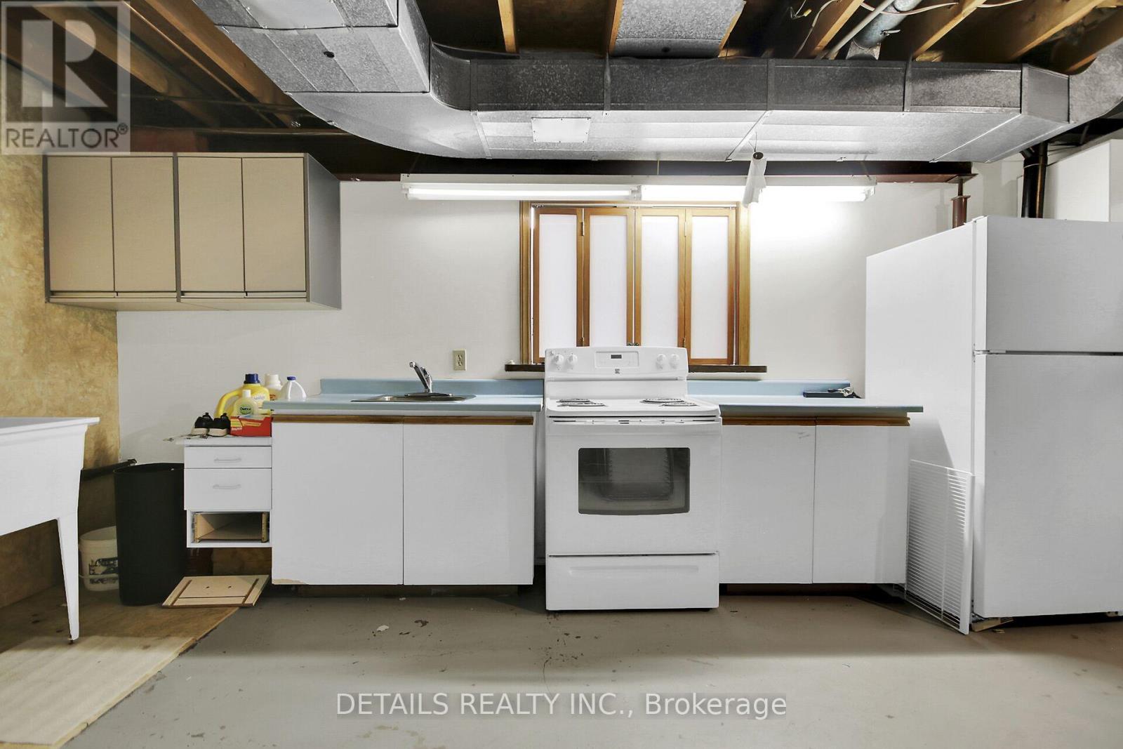 2876 TRESA COURT - 32