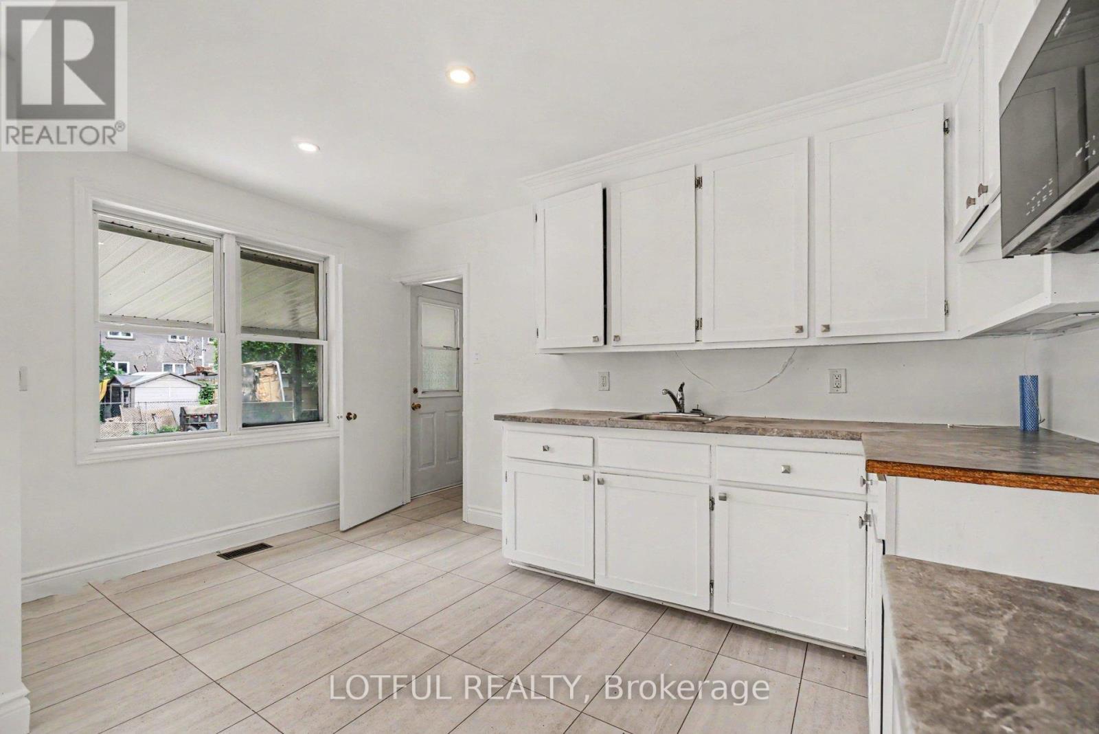 832 REX AVENUE - 16