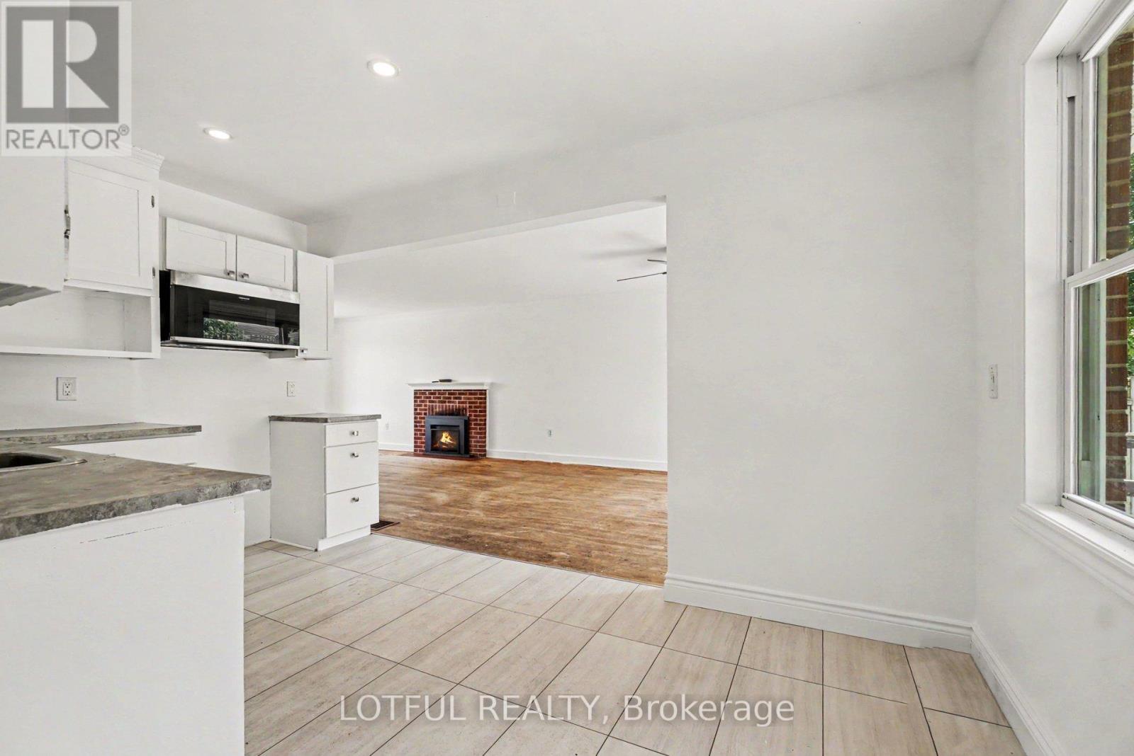 832 REX AVENUE - 18