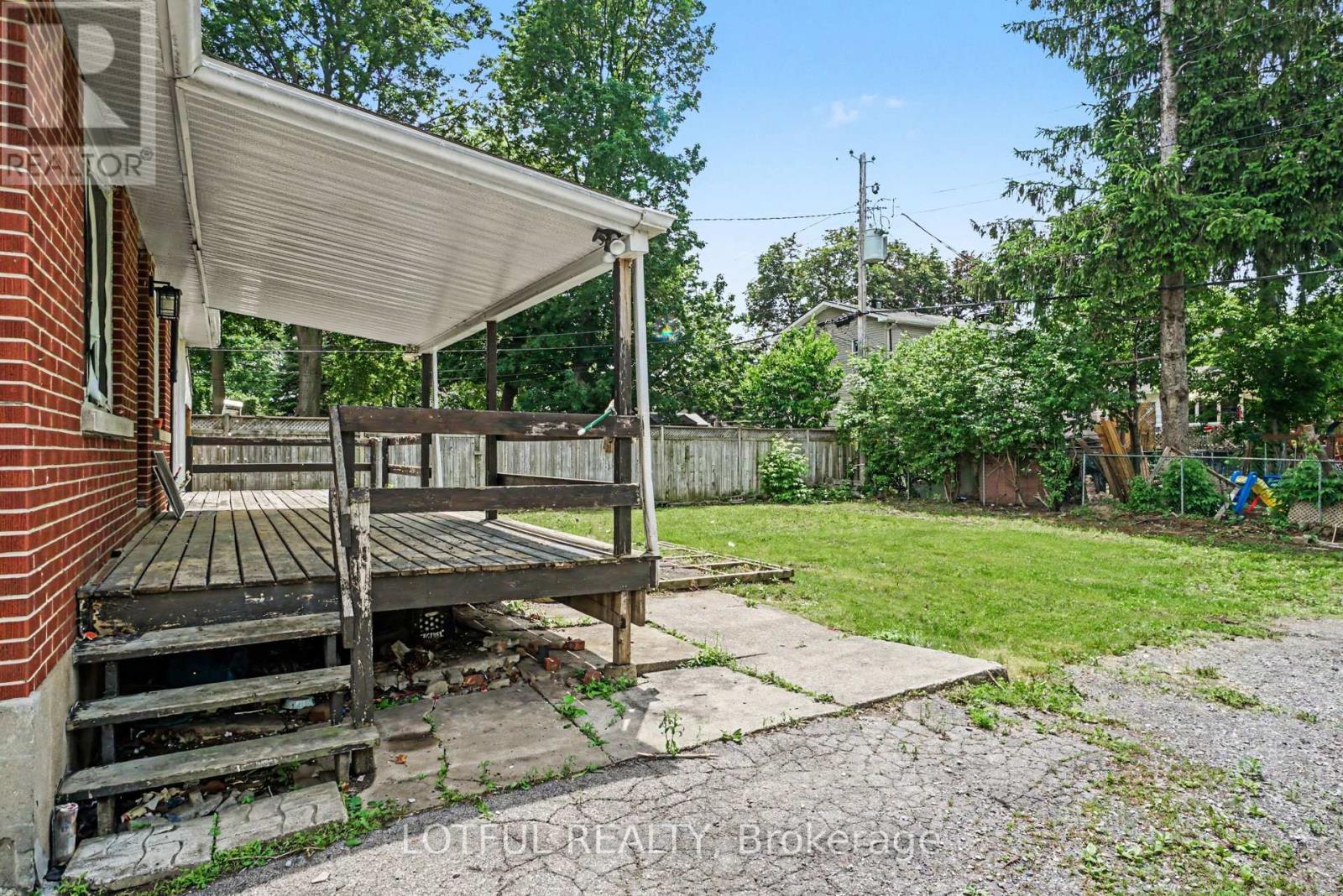 832 REX AVENUE - 25