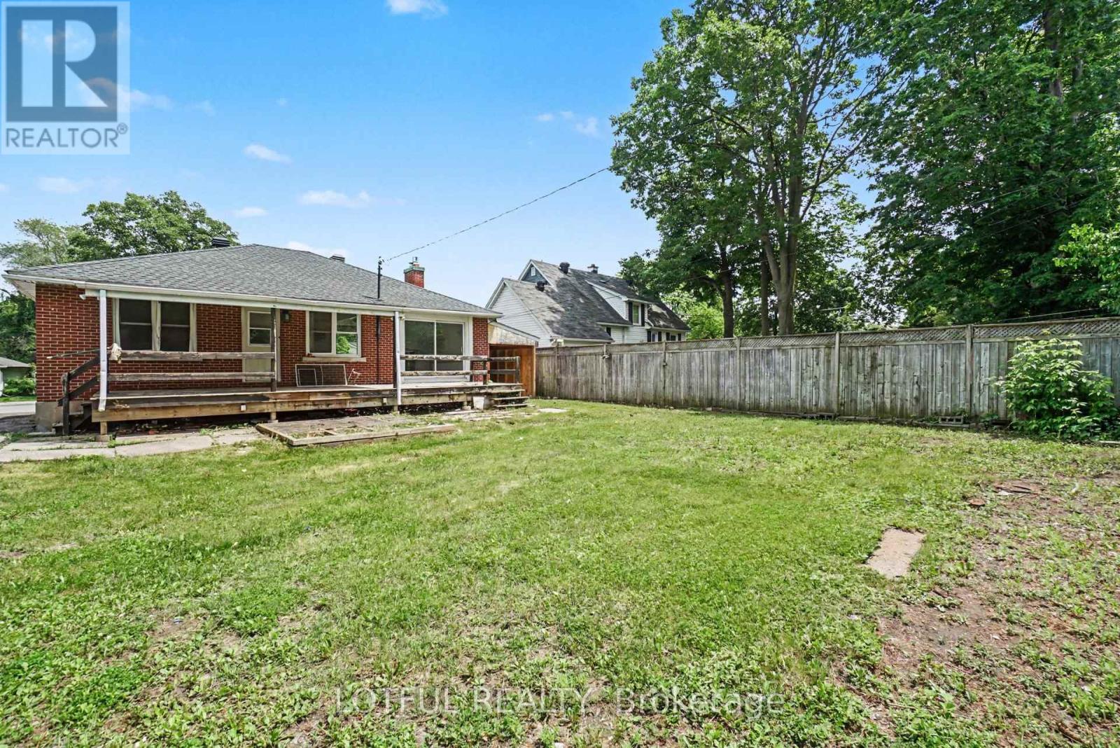 832 REX AVENUE - 26