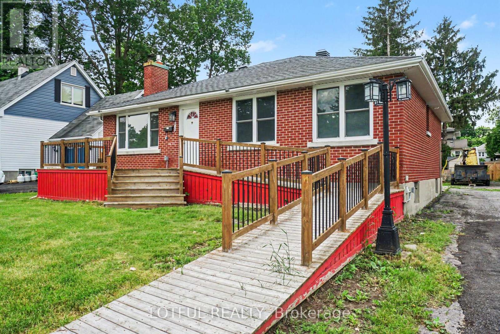 832 REX AVENUE - 4