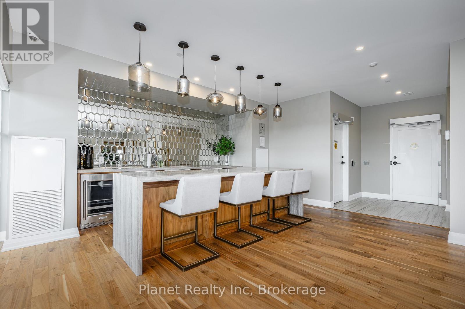 #910 1878 GORDON STREET - 22