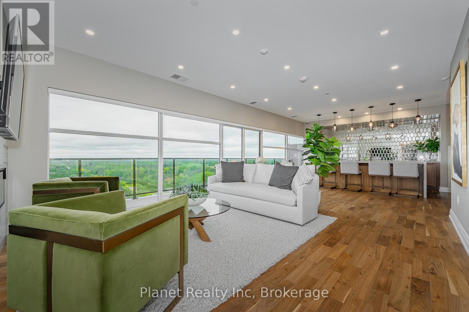 #910 1878 GORDON STREET - 24