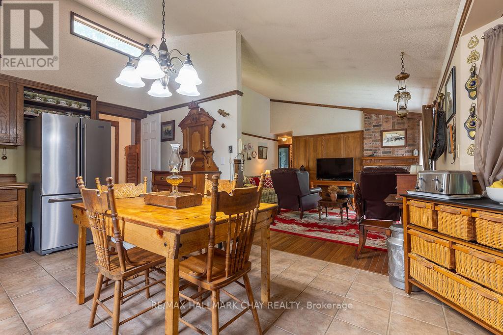 3204 VASEY ROAD - 10
