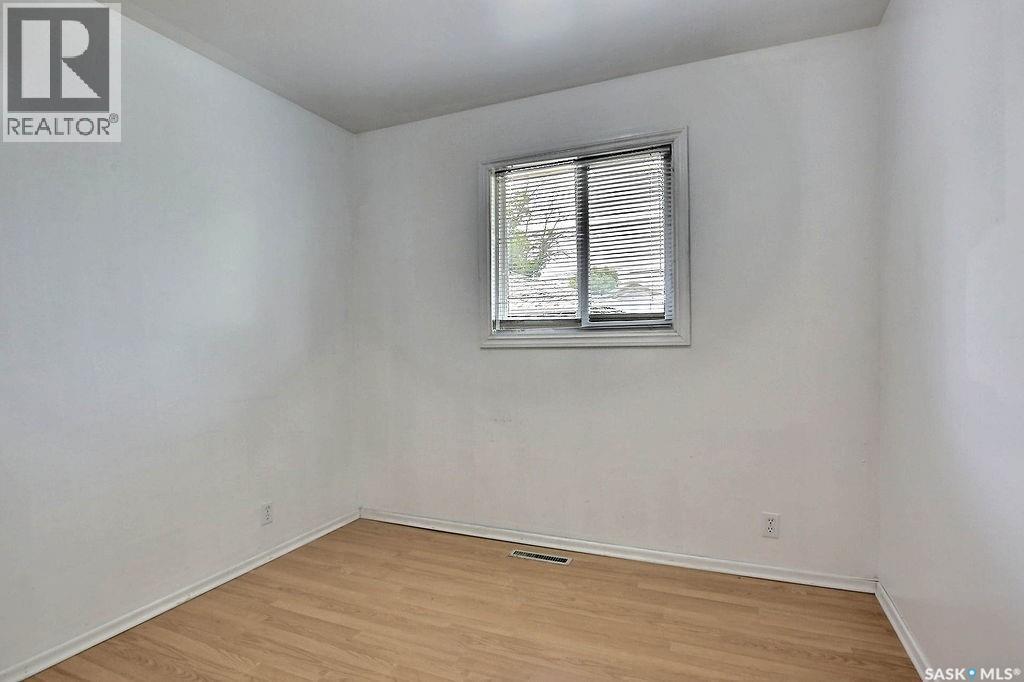 1046 Lindsay STREET — photo 11