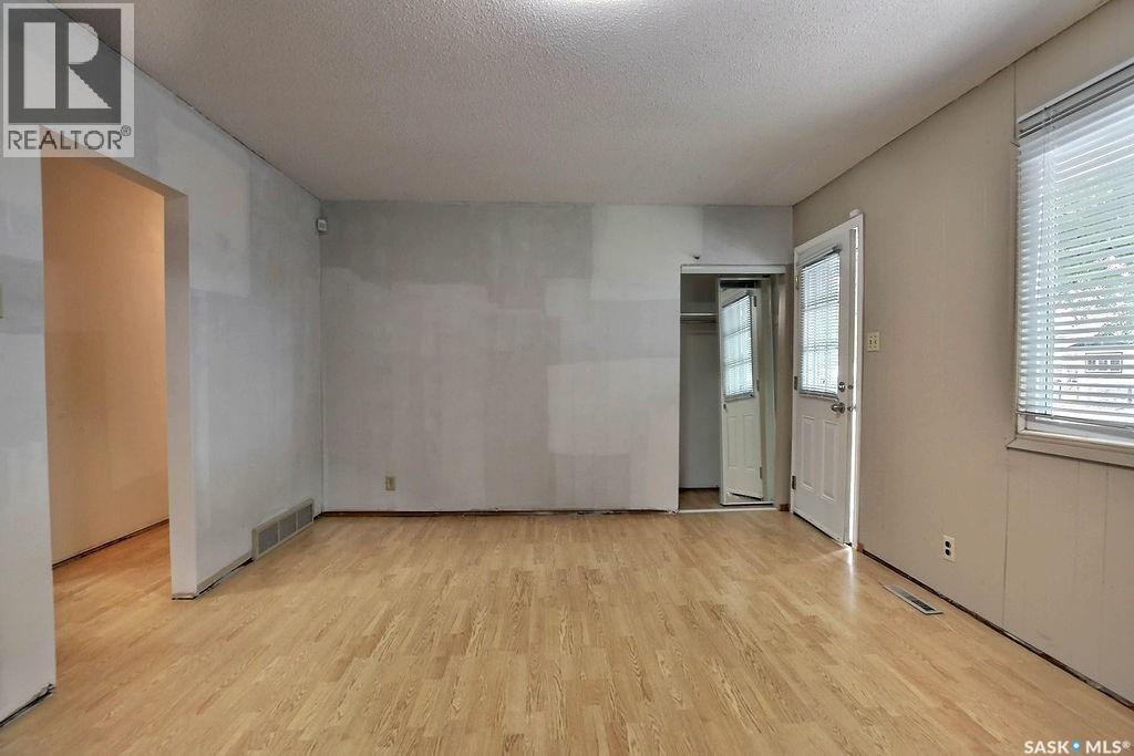 1046 Lindsay STREET — photo 6