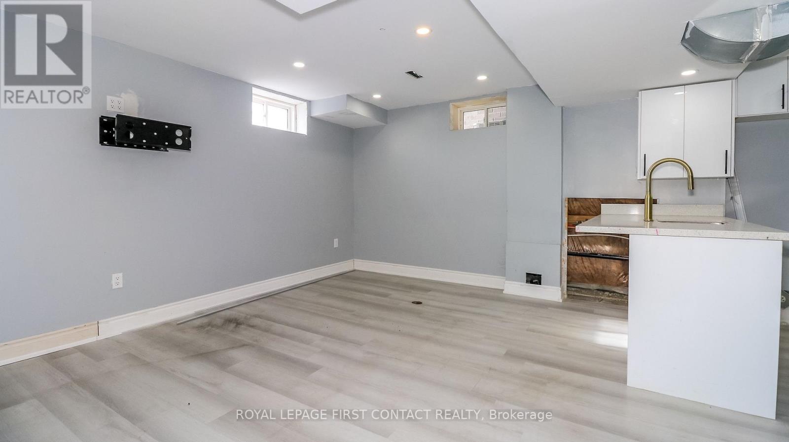 142 SEELEY AVENUE - 34