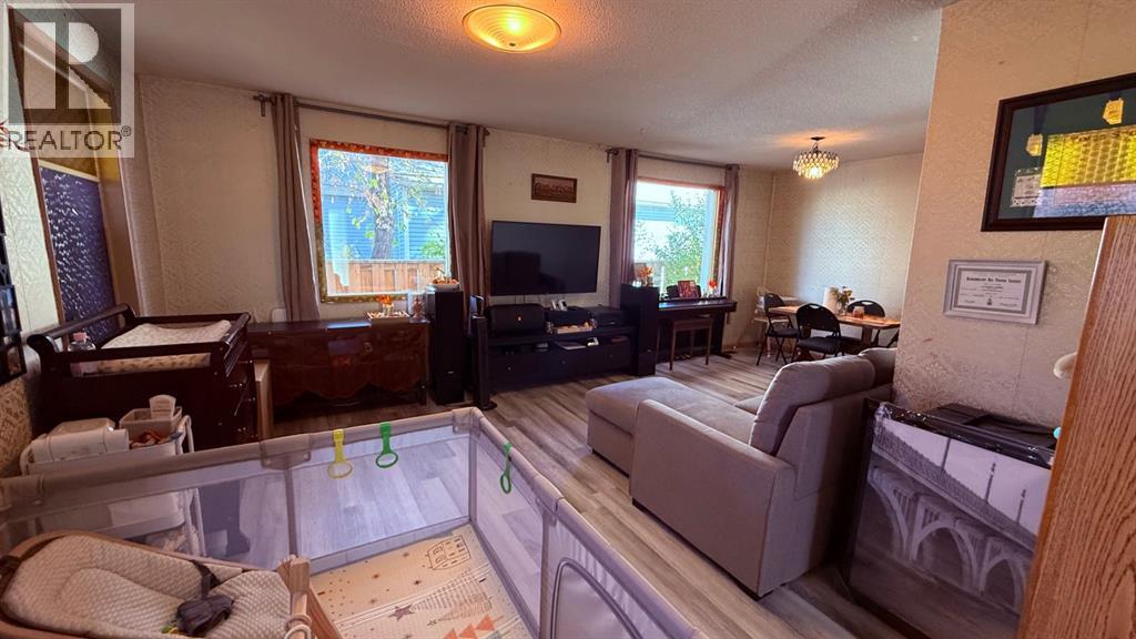215 5 Avenue W - 9