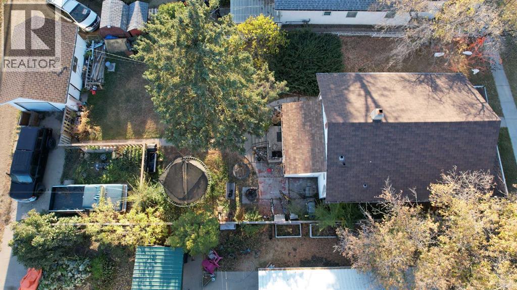 215 5 Avenue W — photo 42