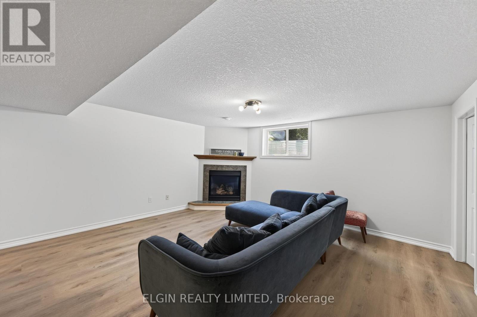 34 PEAR TREE AVENUE - 29