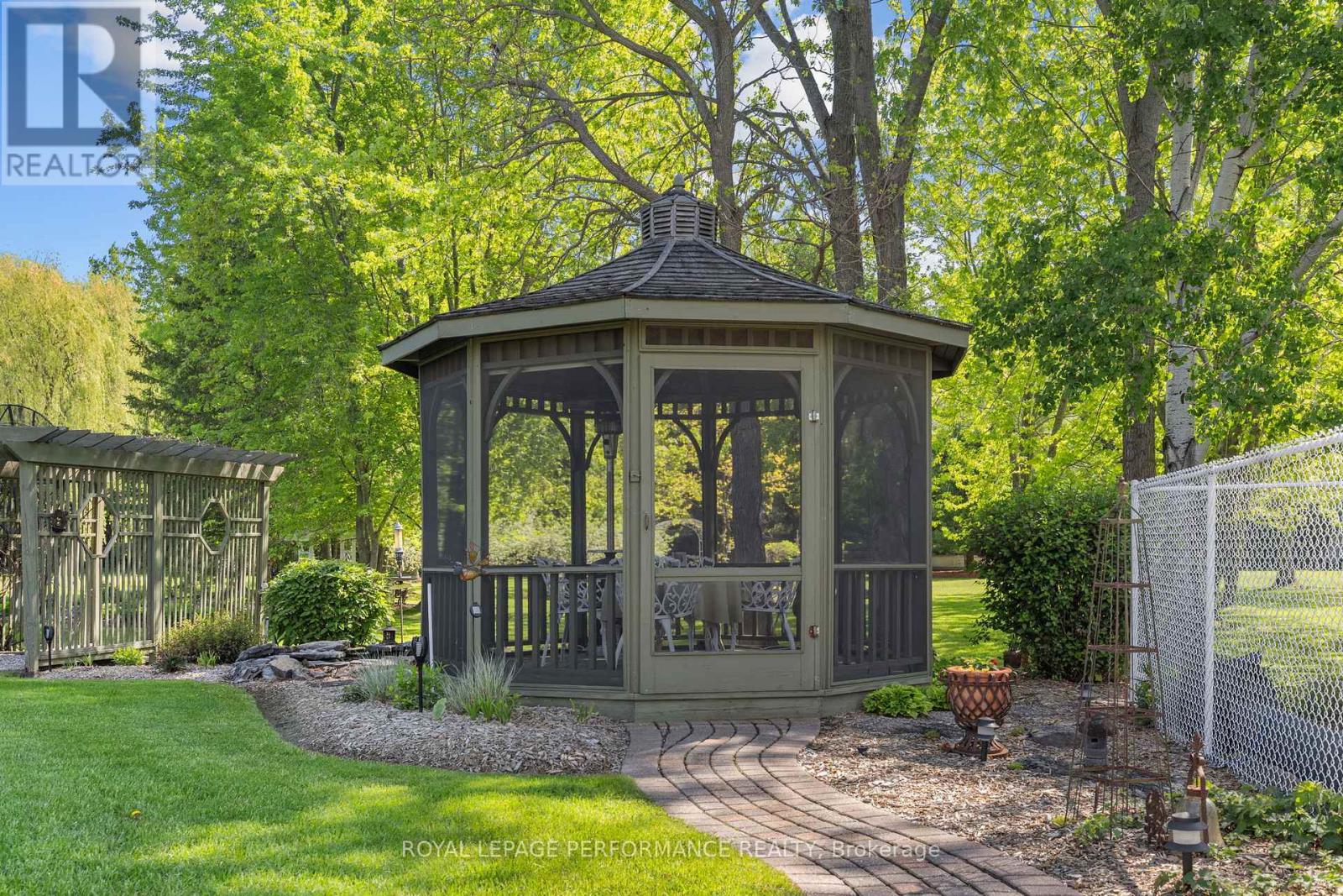 882 DU CASTOR ROAD - 45