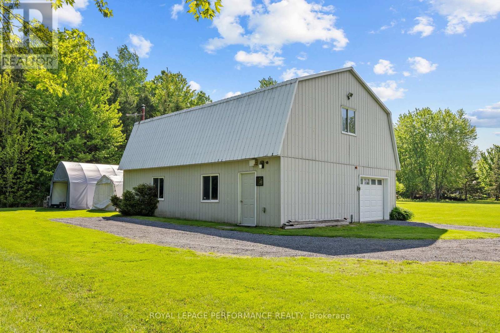 882 DU CASTOR ROAD - 48