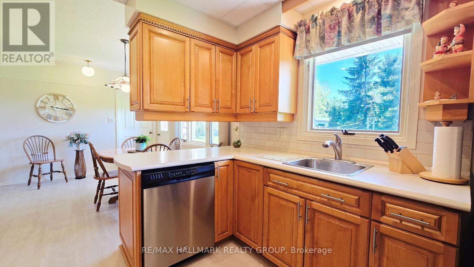 3 Bed, 3 Bath House for Sale in Ottawa – 1755 MARCHURST ROAD, Ottawa – MLS# X13454730 - Image 15