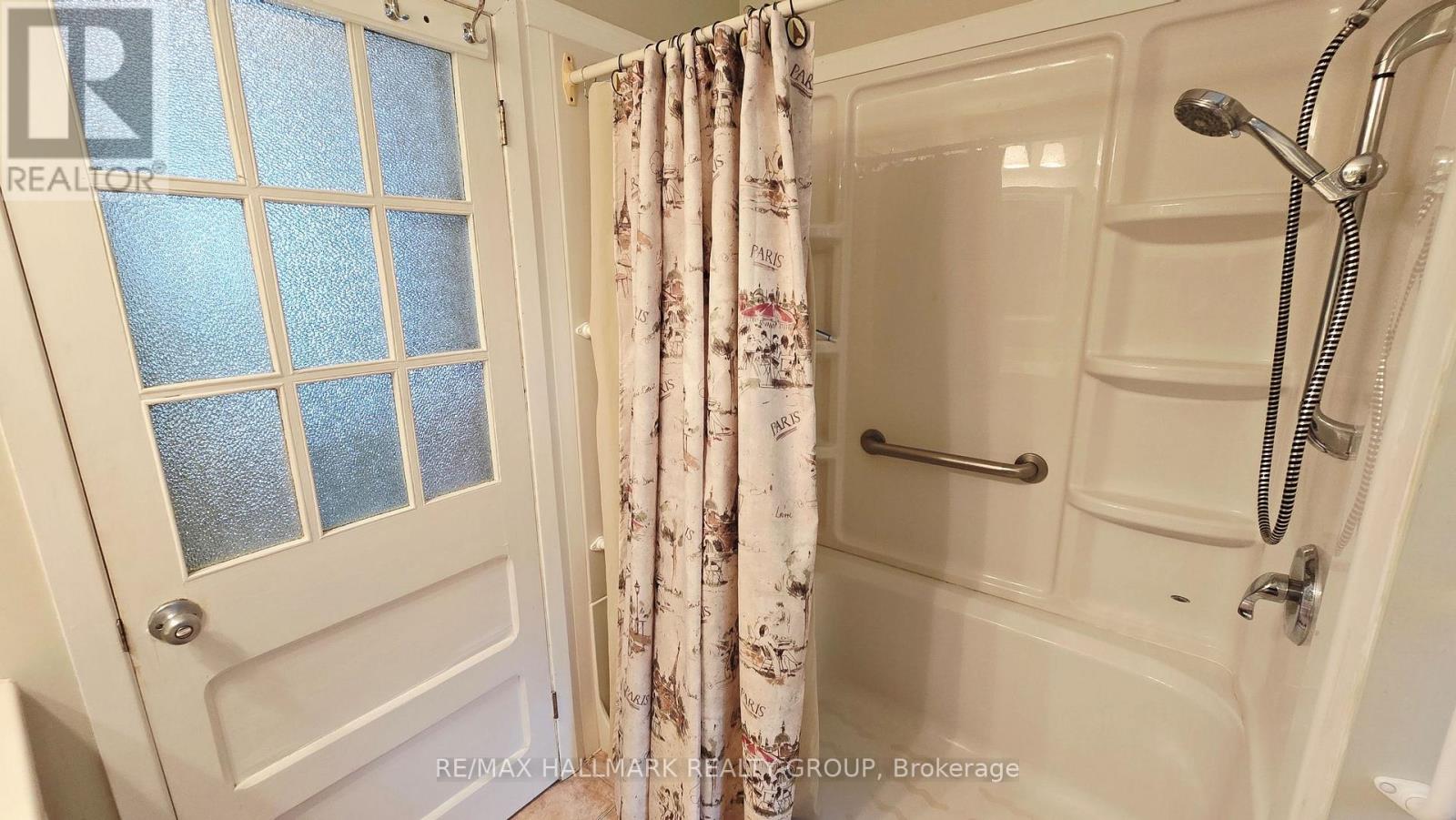 266 BALDWIN STREET - 23