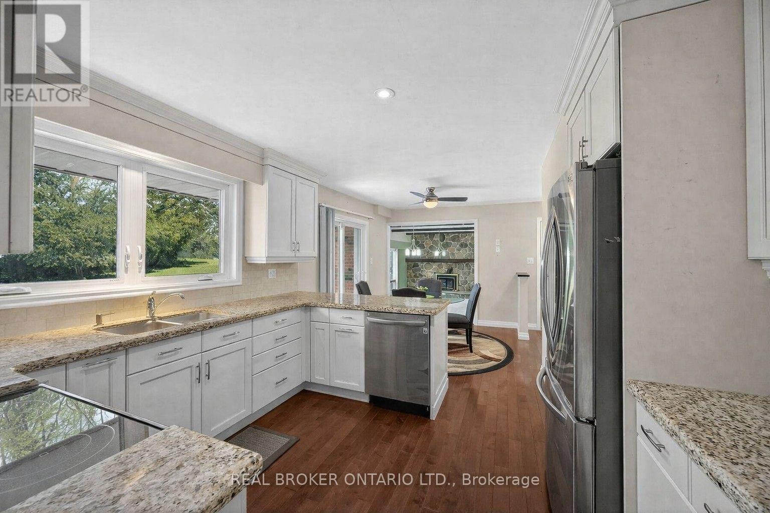 6 FARR AVENUE - 7