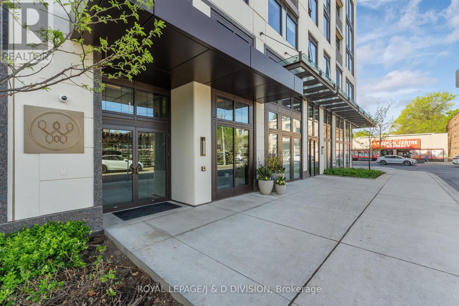 #710 1 STRATHGOWAN AVENUE - 4