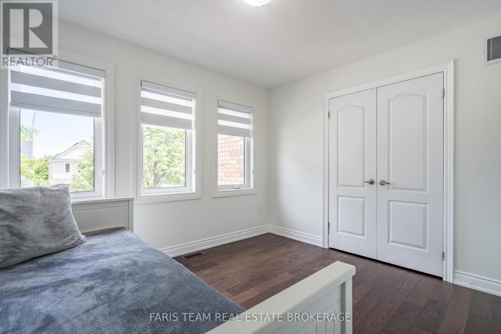 26 KIDD CRESCENT - 28