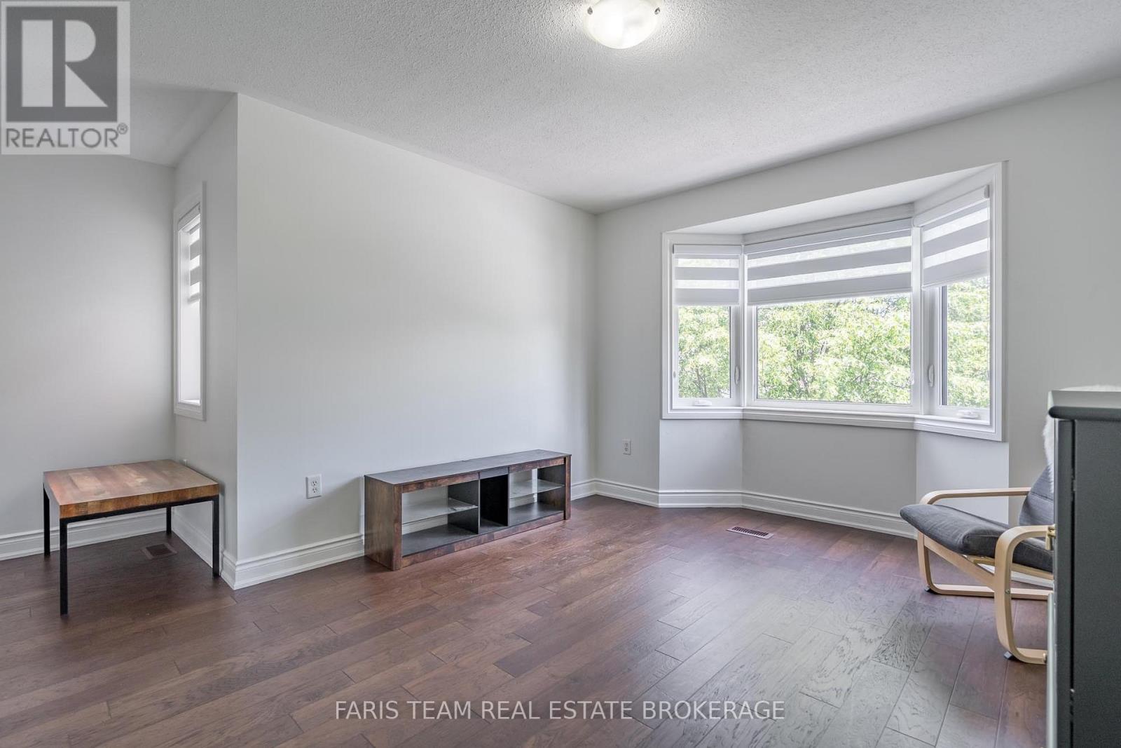26 KIDD CRESCENT - 32