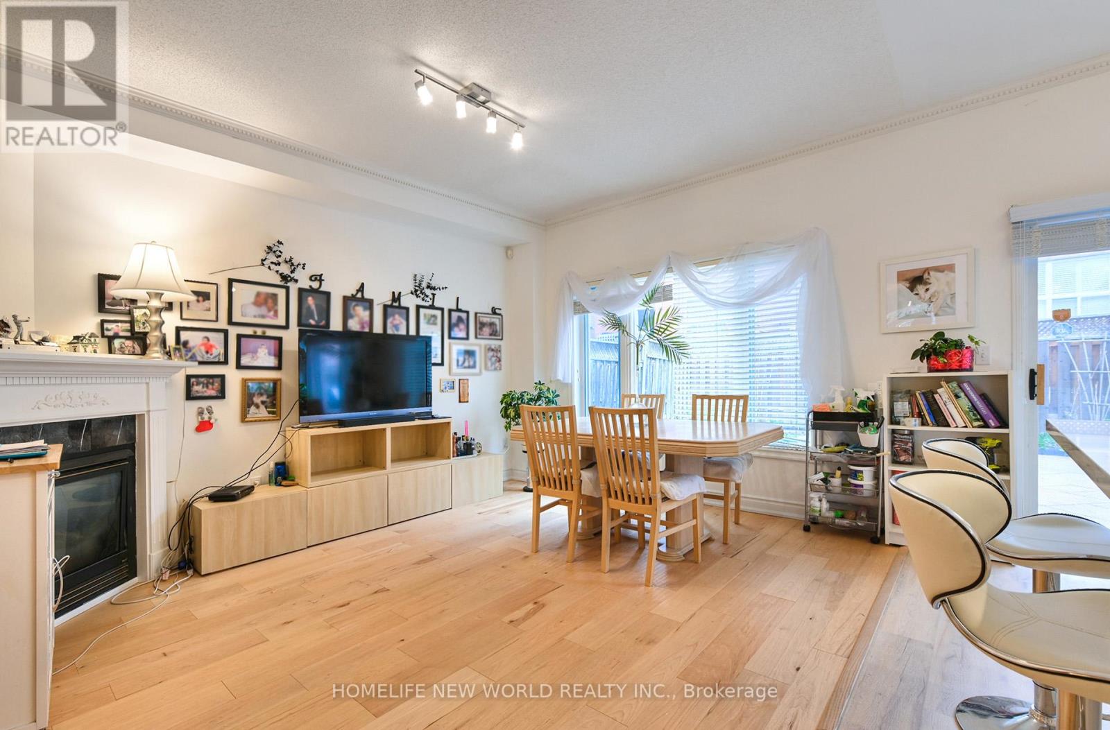 7 FAIRLAWN AVENUE - 11