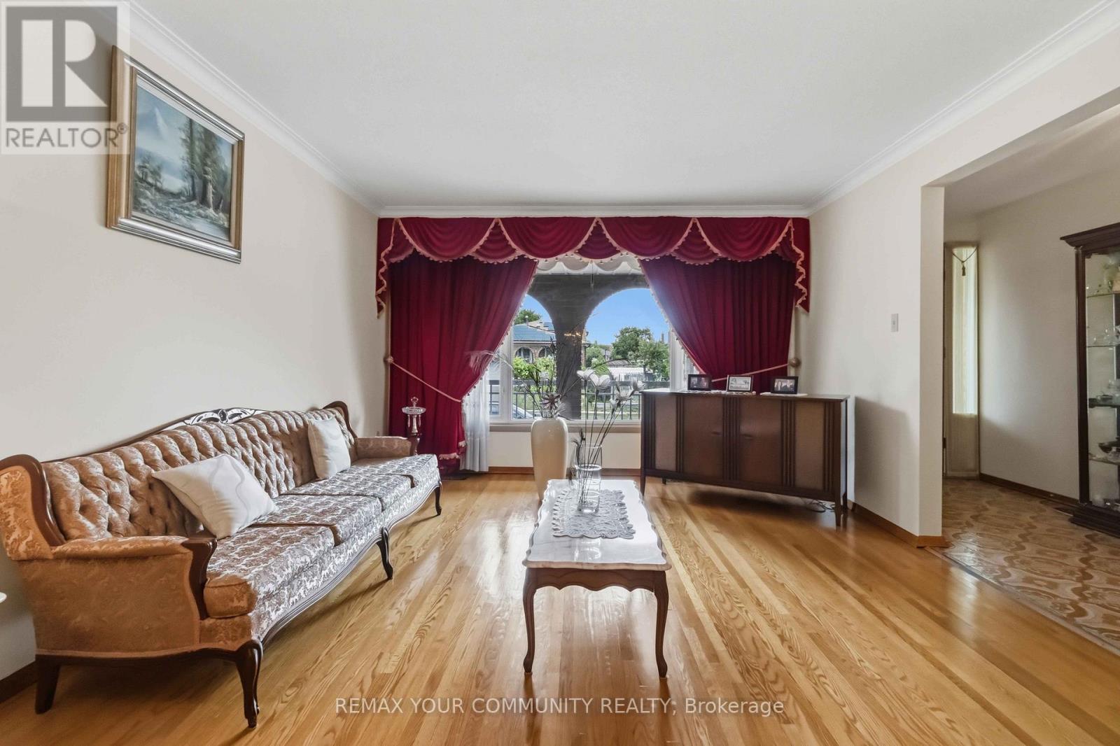 17 HARRIS CRESCENT - 10