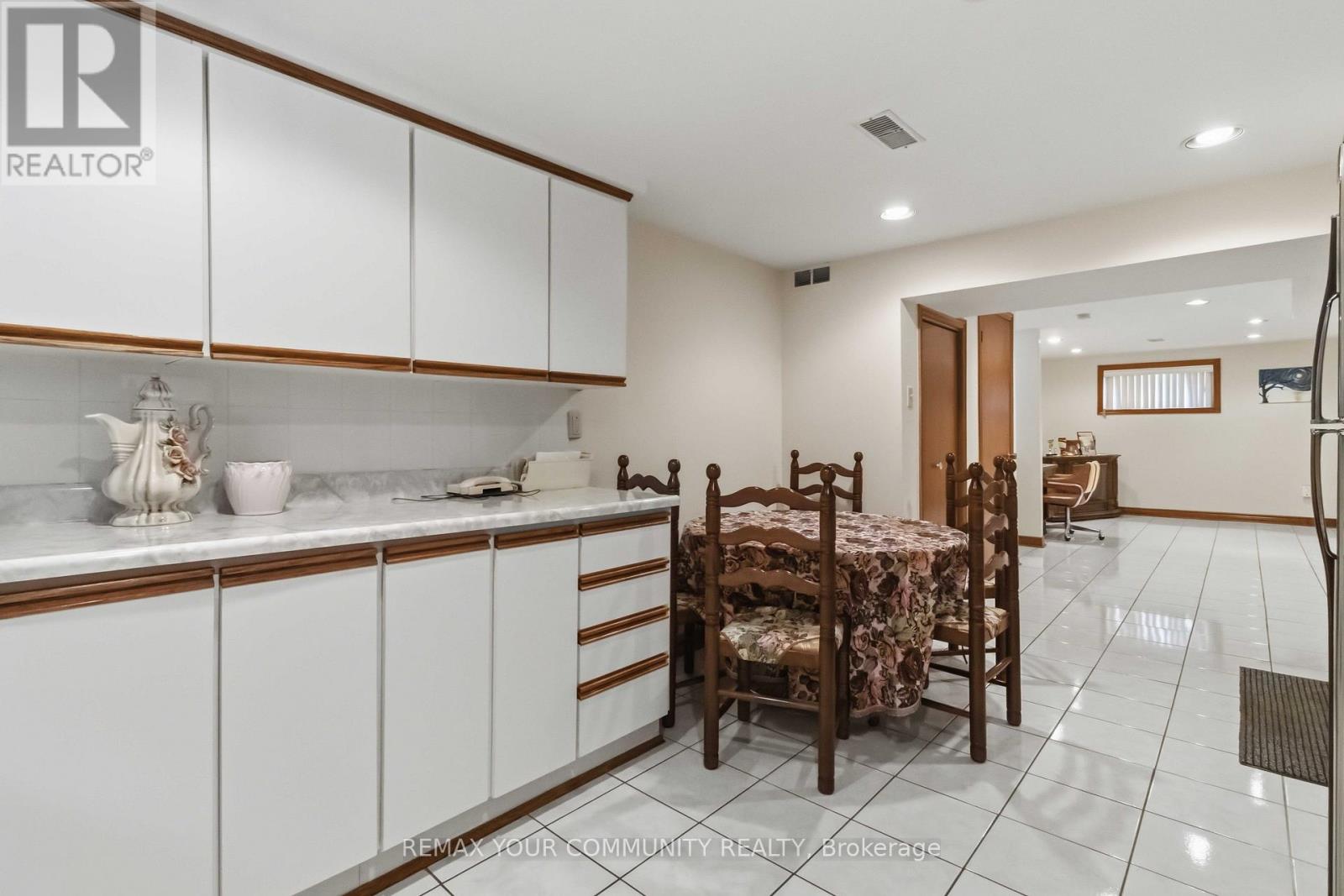 17 HARRIS CRESCENT - 34