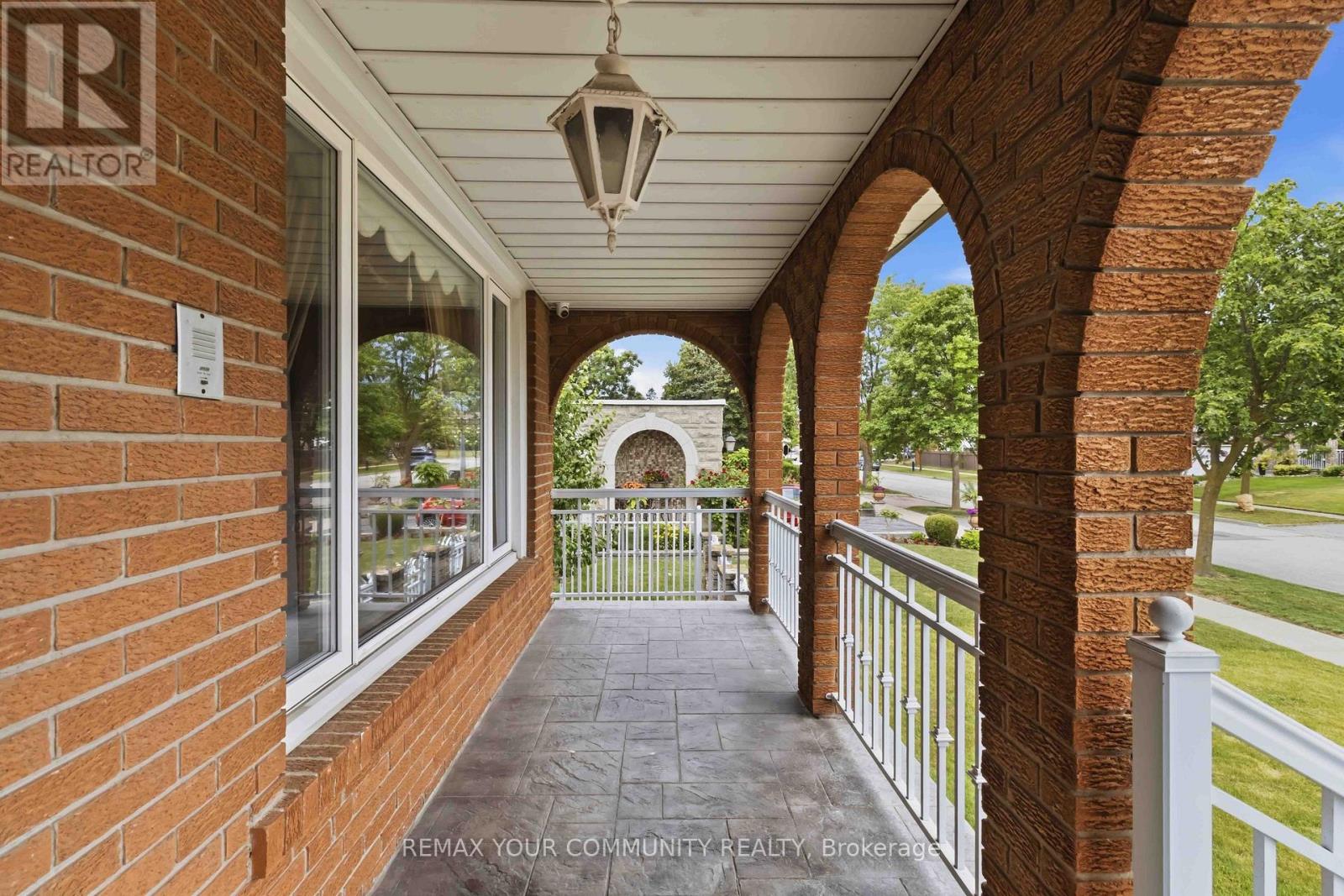 17 HARRIS CRESCENT - 4