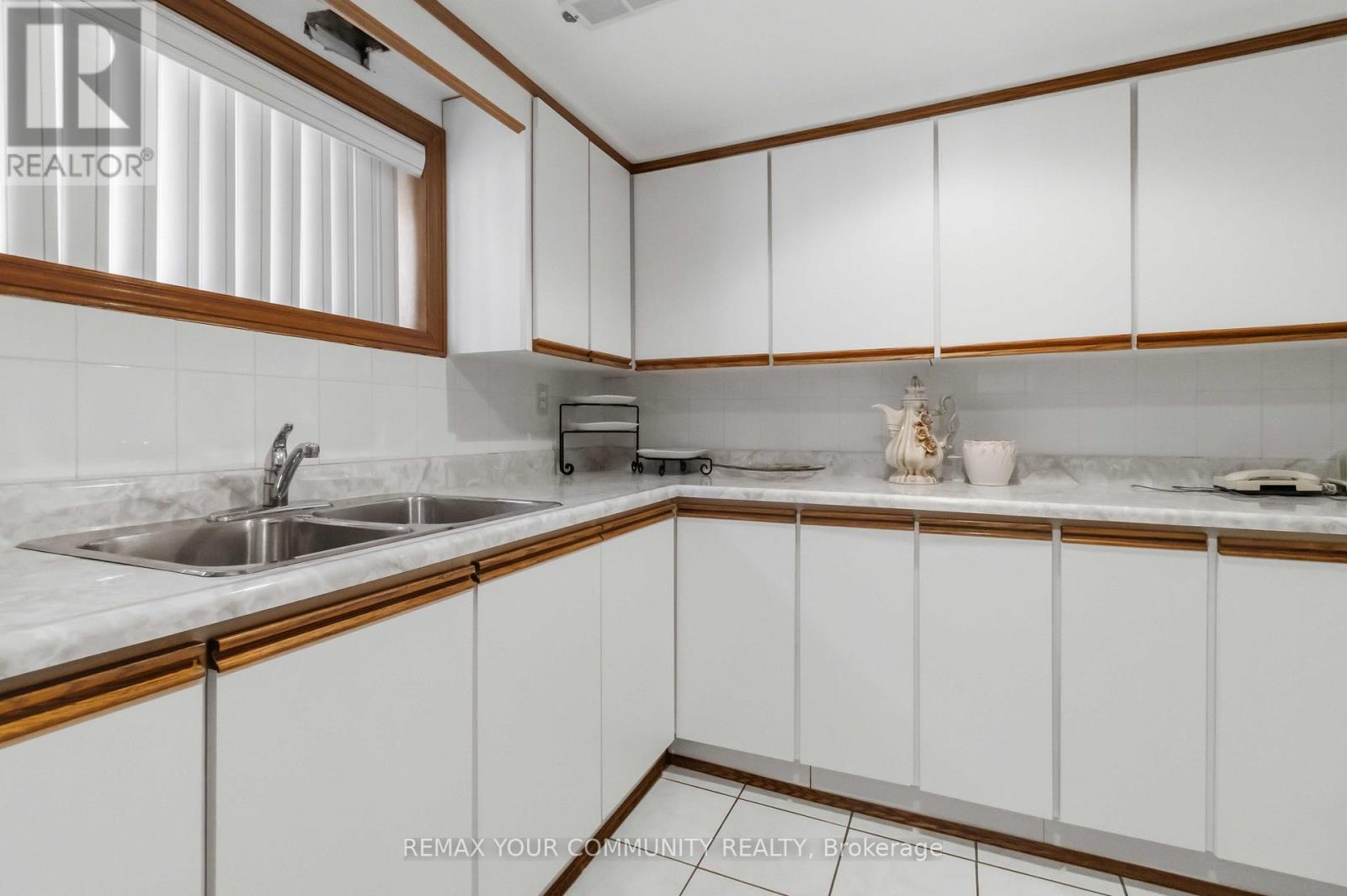 17 HARRIS CRESCENT - 35