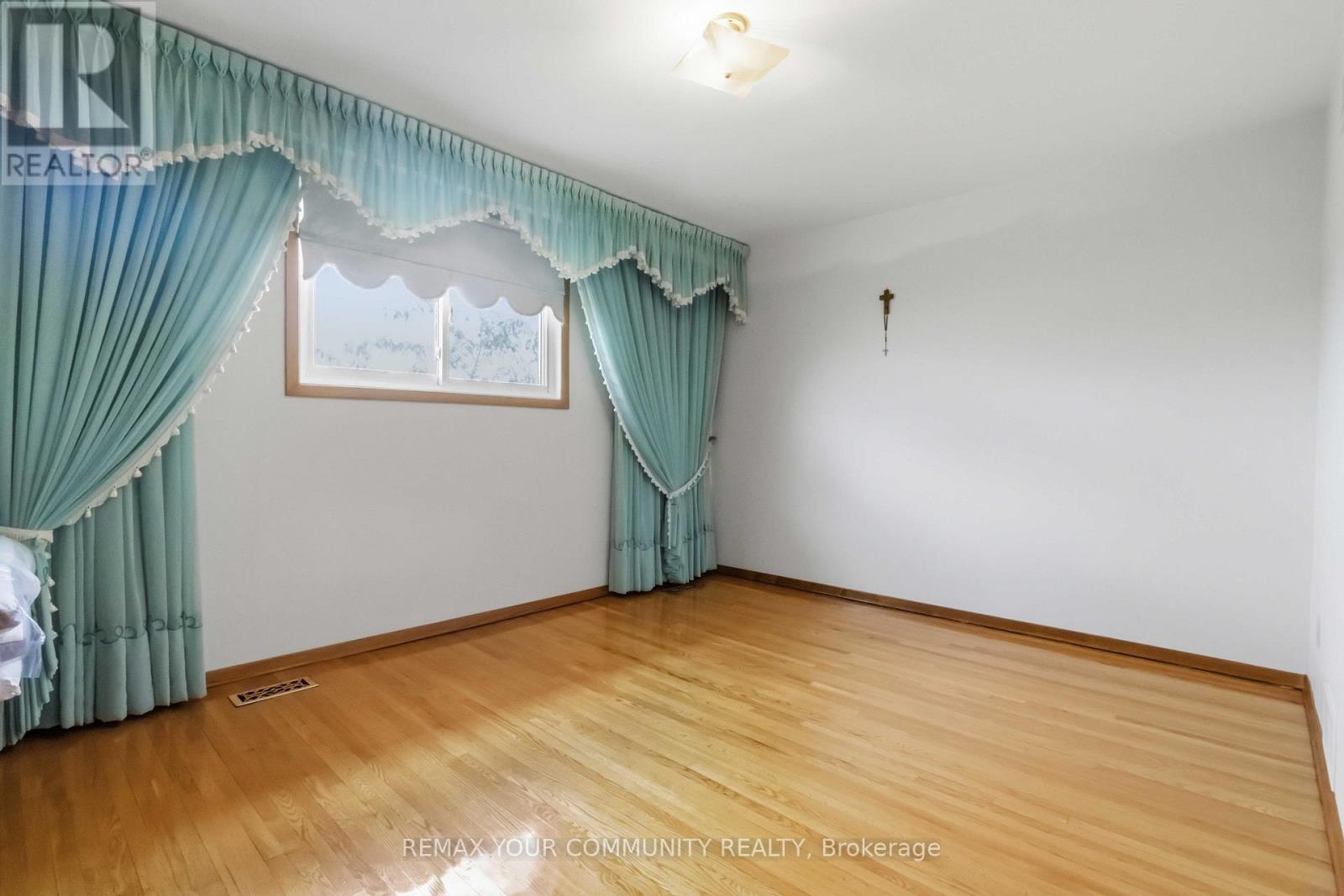 17 HARRIS CRESCENT - 40