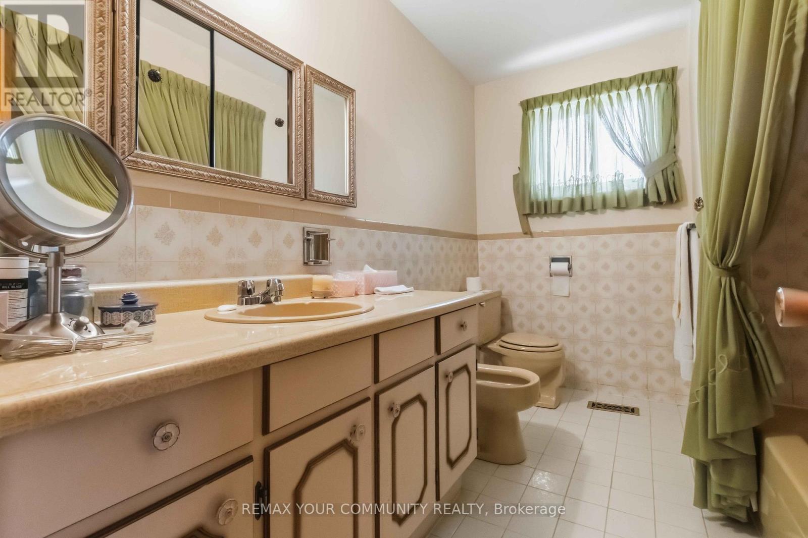 17 HARRIS CRESCENT - 37