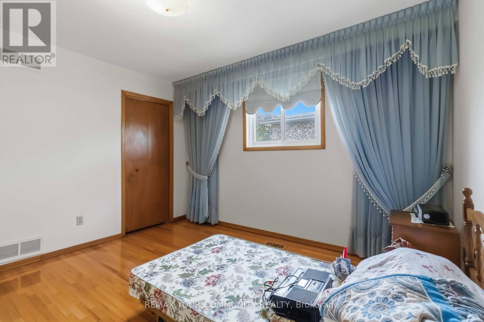 17 HARRIS CRESCENT - 39