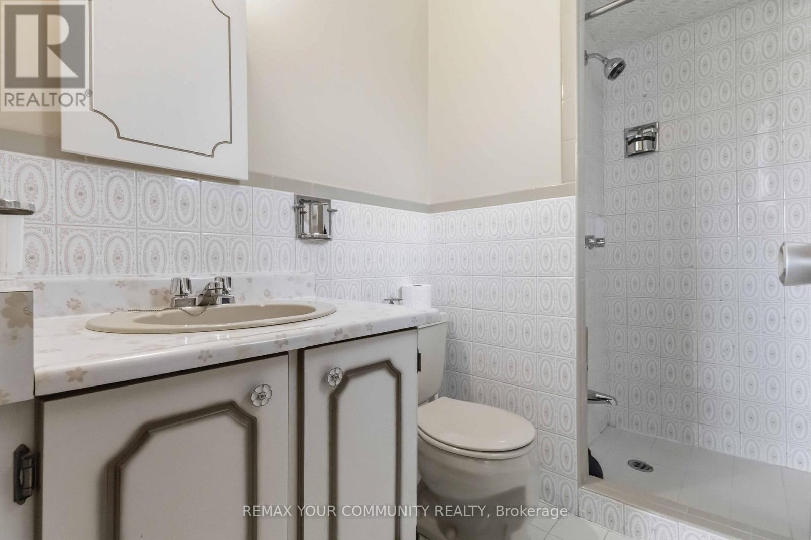 17 HARRIS CRESCENT - 44