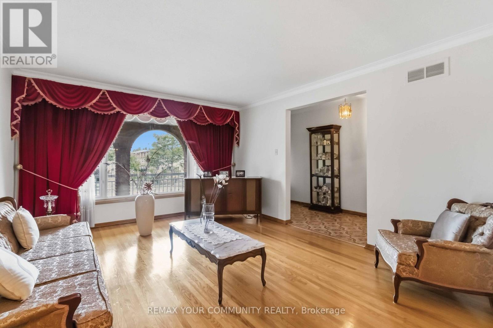 17 HARRIS CRESCENT - 9