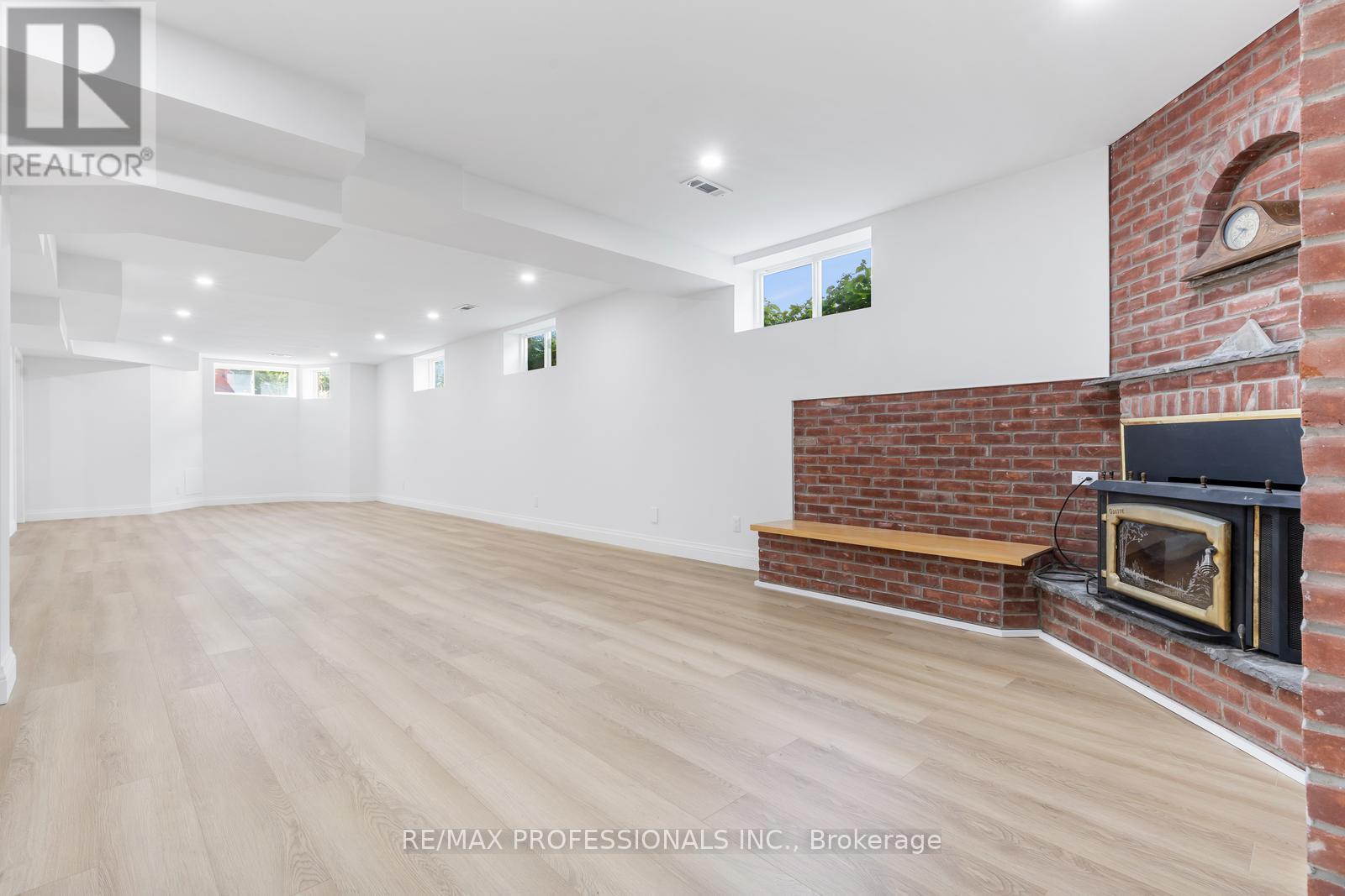 152 EVANS AVENUE - 32