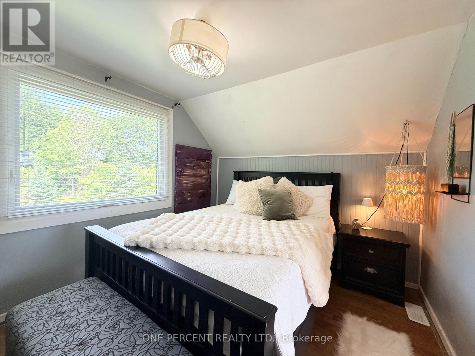 92 NOBLE STREET S - 17