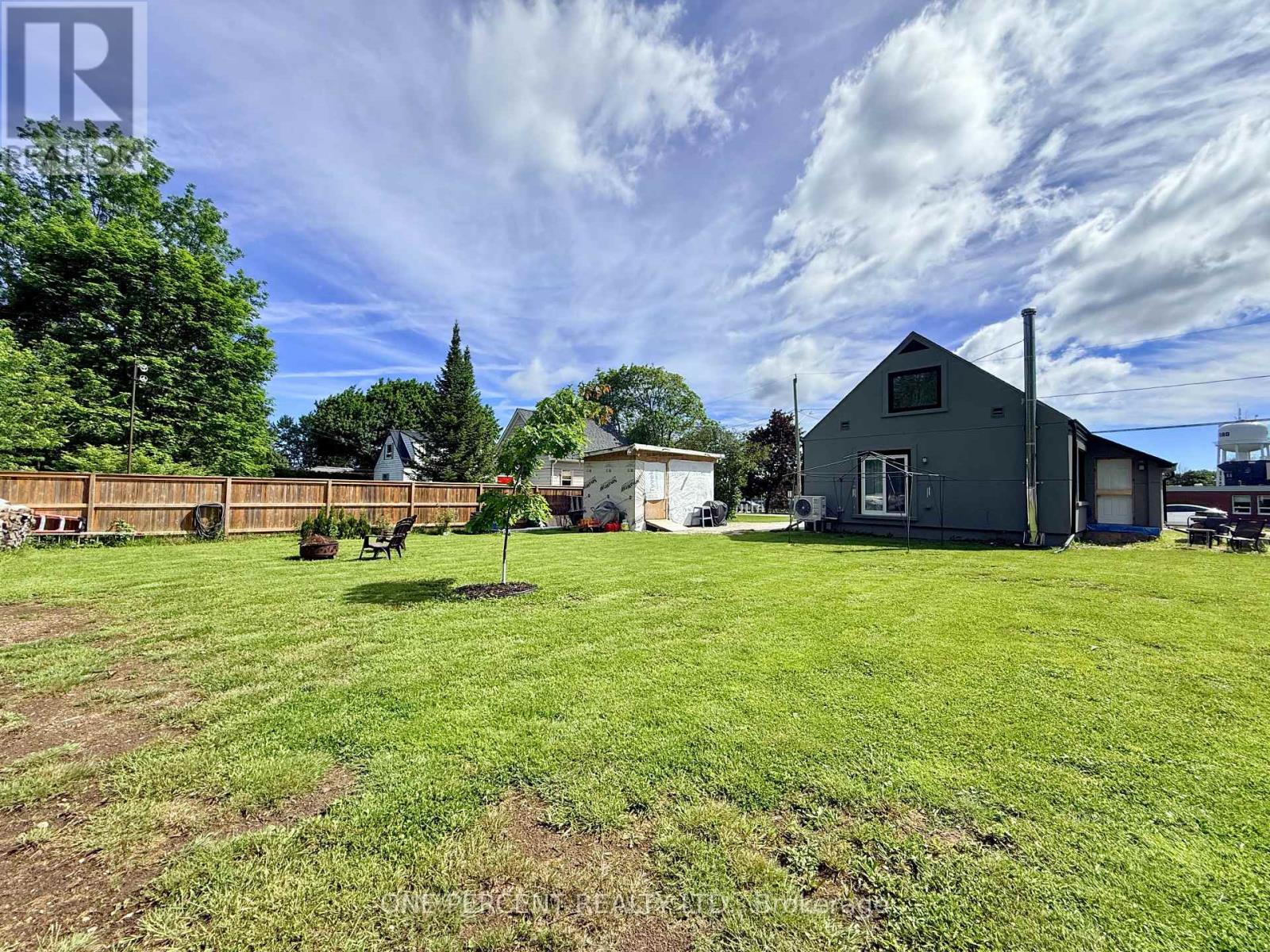 92 NOBLE STREET S - 3