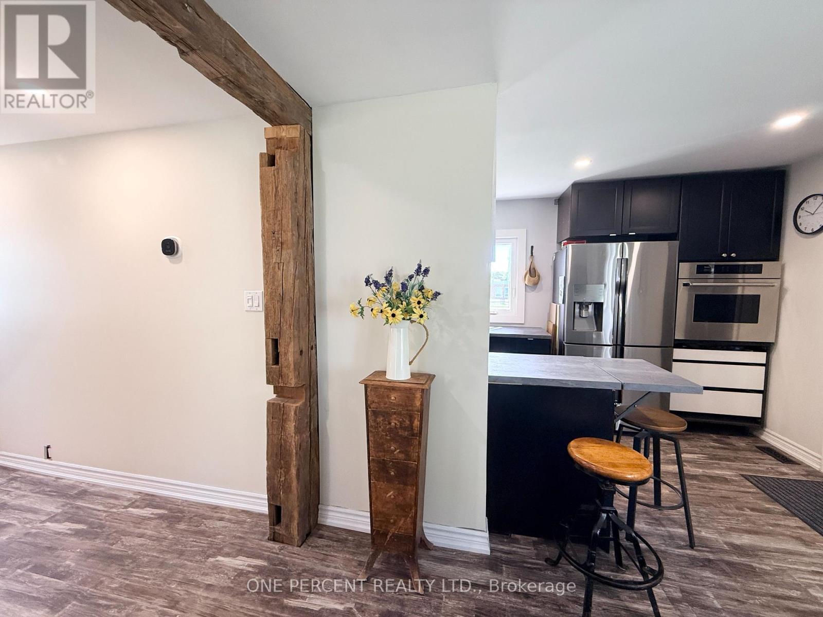 92 NOBLE STREET S - 5