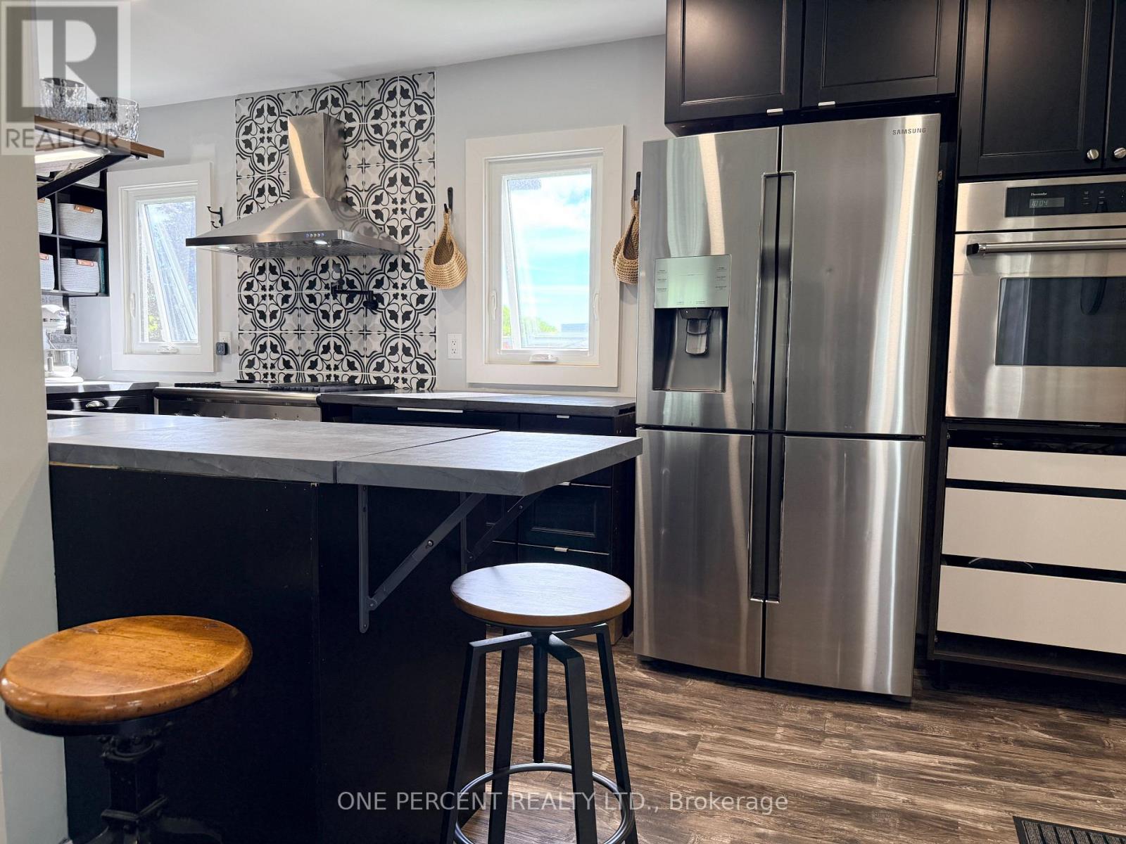 92 NOBLE STREET S - 6