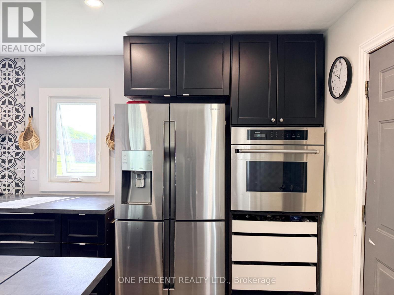 92 NOBLE STREET S - 8